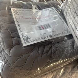 Bed Sheets And Comforters 