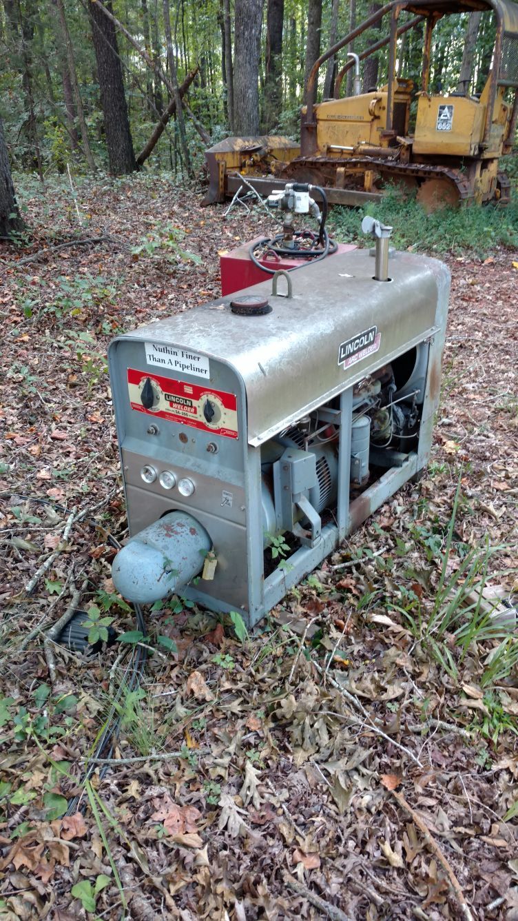 SA 200 Lincoln welder red face