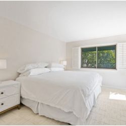 King bed (mattress & Frame) FREE! You Pick It Up