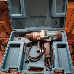 Makita 1" Torque Wrench 