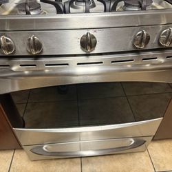 Stove gas GE Like New  / There Is No Problem With It 