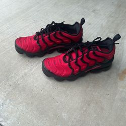 Red And Black Vapor Max Size 8.5 look New