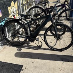 Specialized Turbo Vado 10 Speed Electric Bike W/Charger