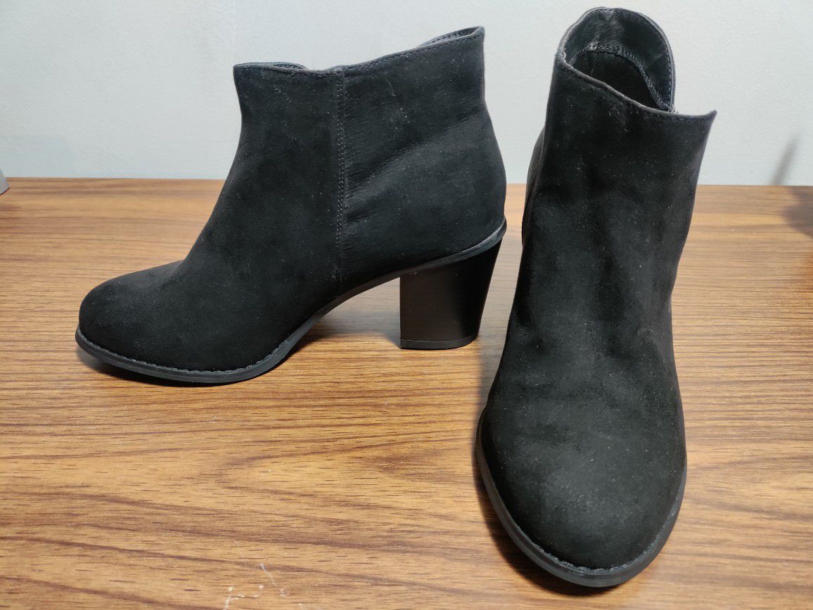Size 8.5 Wide Width Women's Boots Black