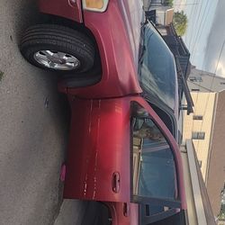 2003 GMC Envoy Red 