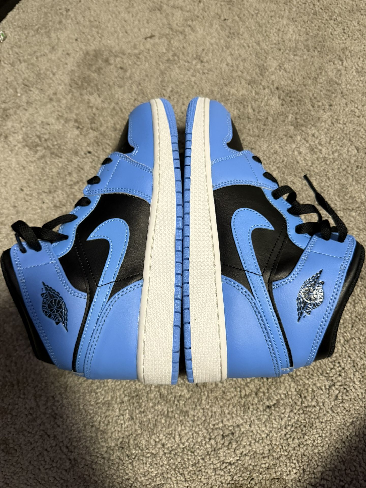 Jordan 1 Mids