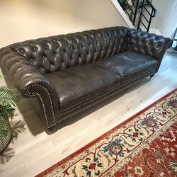 Stunning Espresso Faux-Leather Chesterfield – Classic Style, Easy Maintenance