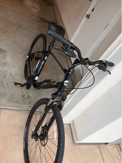 Like new giant 27inch bike 85. Cash Roseville to pickup.