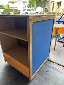 Lakeshore 4 way teach and store book case