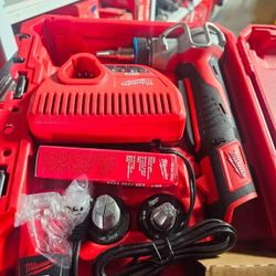 MILWUAKEE M12 CORDLES EXPANSION TOOL KIT BATTERY AND CHARGER NEW 