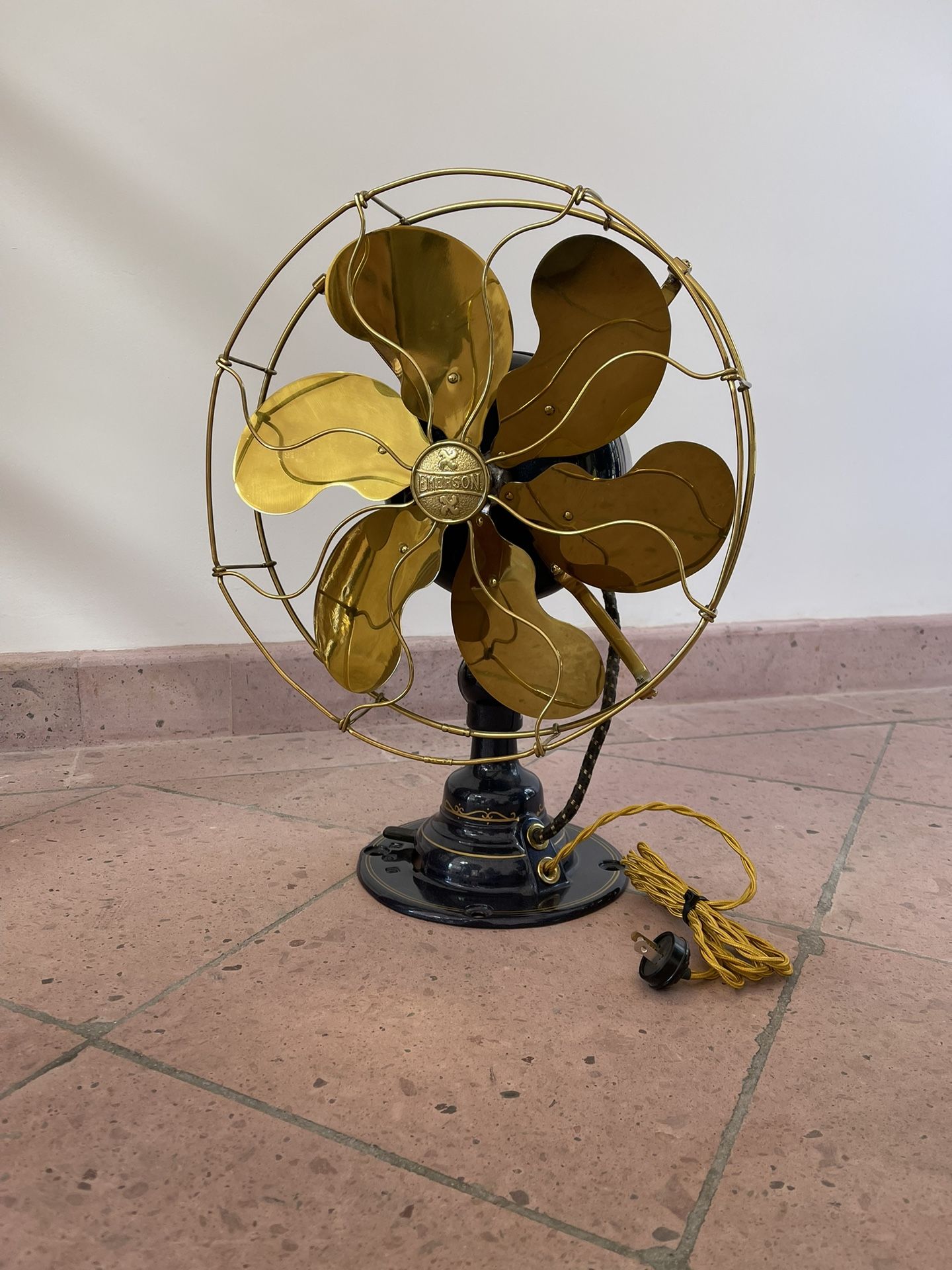 Vintage Emerson 21666 oscillating 12” FAN- MAKE OFFER for Sale in Los ...