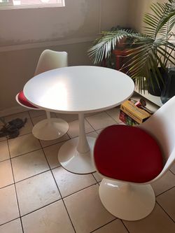 Tulip table with red/white chairs
