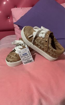tenis MK size 8 nuevos $ 25