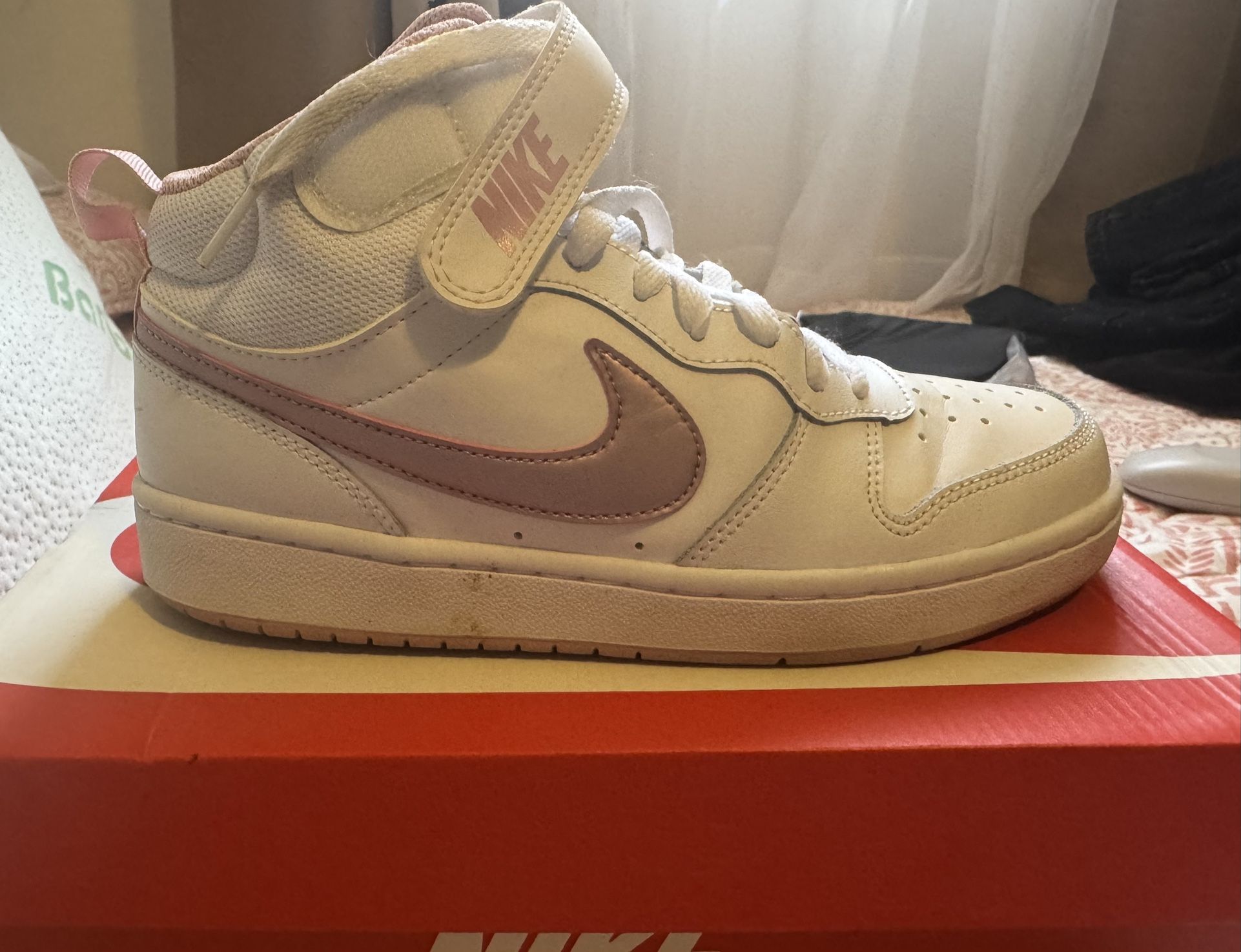 Nike Shoes Girls/Women