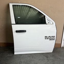 09-22 Ram 1500 Classic Right Front Door 2009 2010 2011 2012 2013 2014 2015 2016 2017 2018 2019 2020 2021 2022 