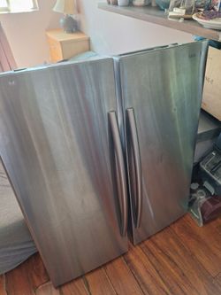 Samsung refrigerator. French doors