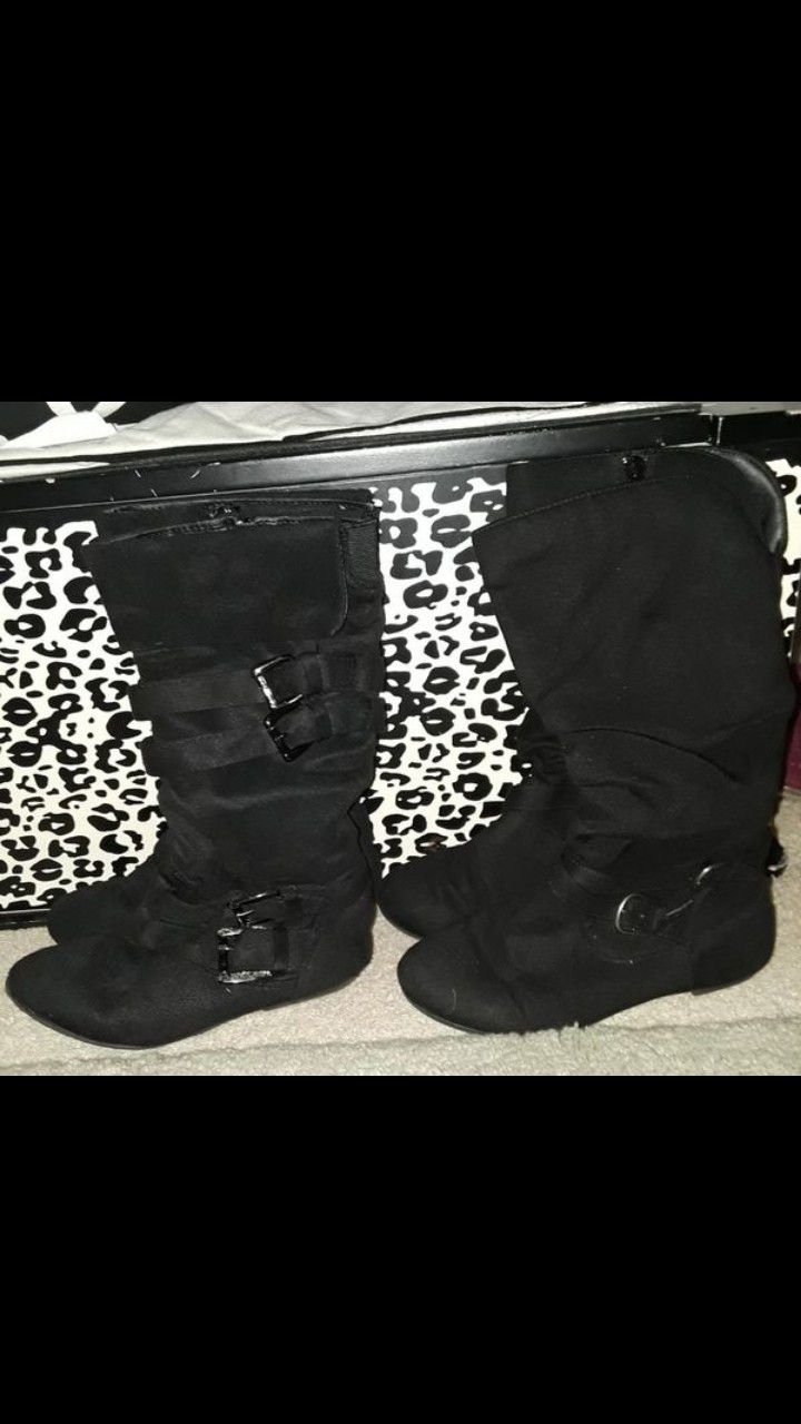 Girls black boots size 1 and 1.5