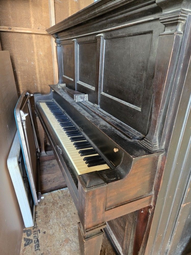 Antique Piano