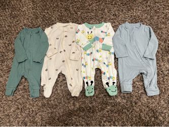 4 newborn zipper sleepers
