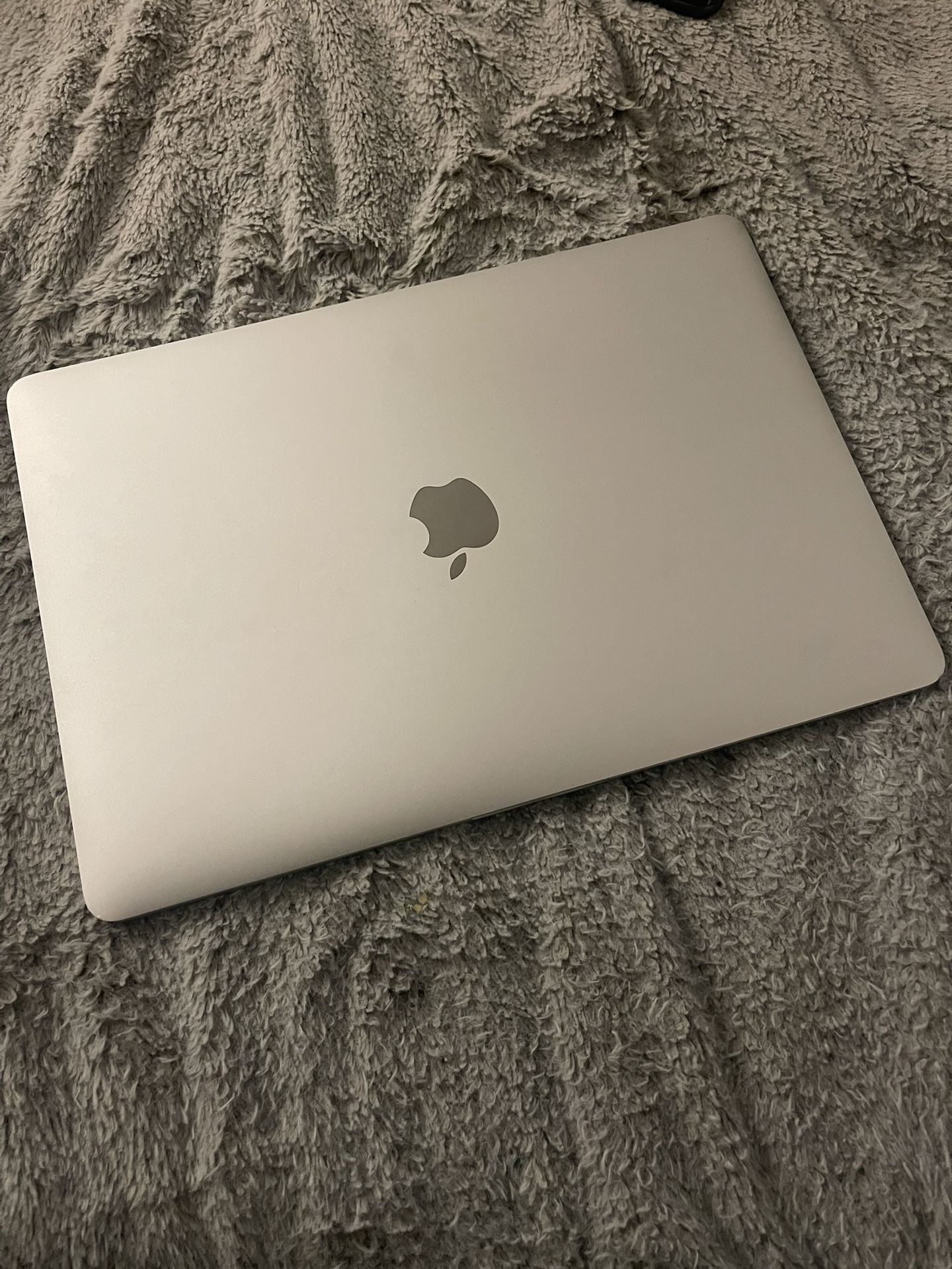 13” 2017 MacBook Pro / Core i7 / 16GB Memory