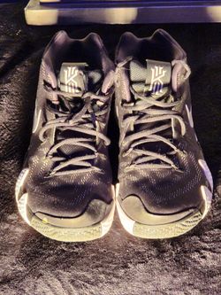 Nike Kyrie 4 10.5M Great Condition