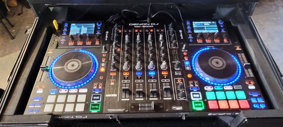 DJ CONTROL Denon DJ MCX8000
Controller