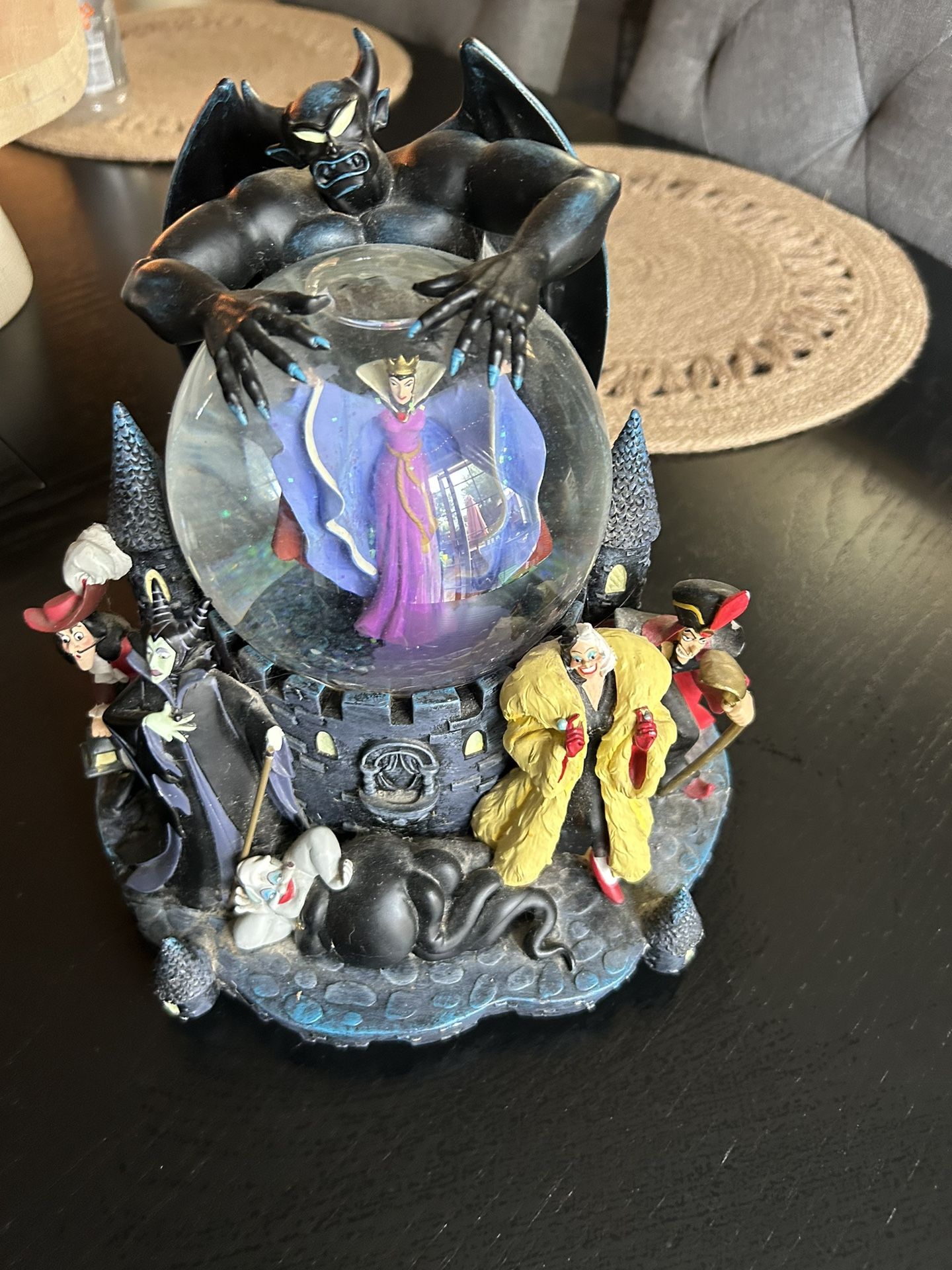 Disney Villains Snow globe