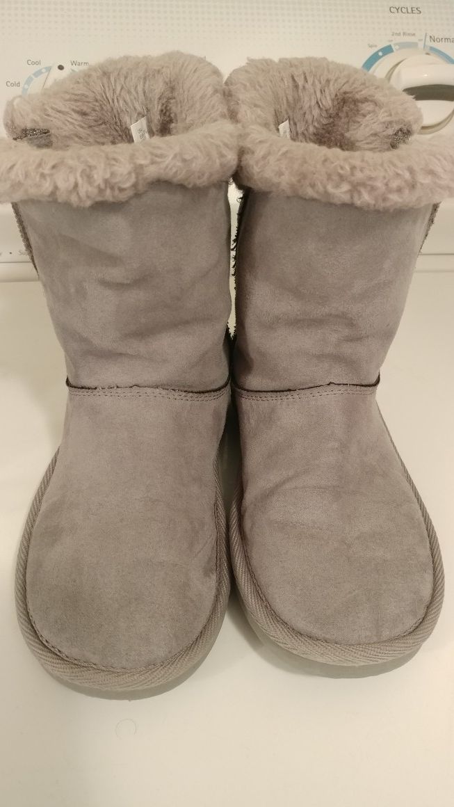 Girls Gray Boots Size. 1