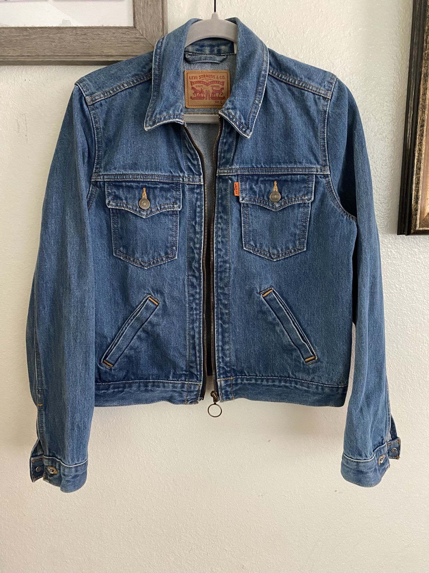 Levis Women Jacket Size Large FITS BEST SIZE M