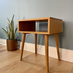 Solid Oak Nightstand 
