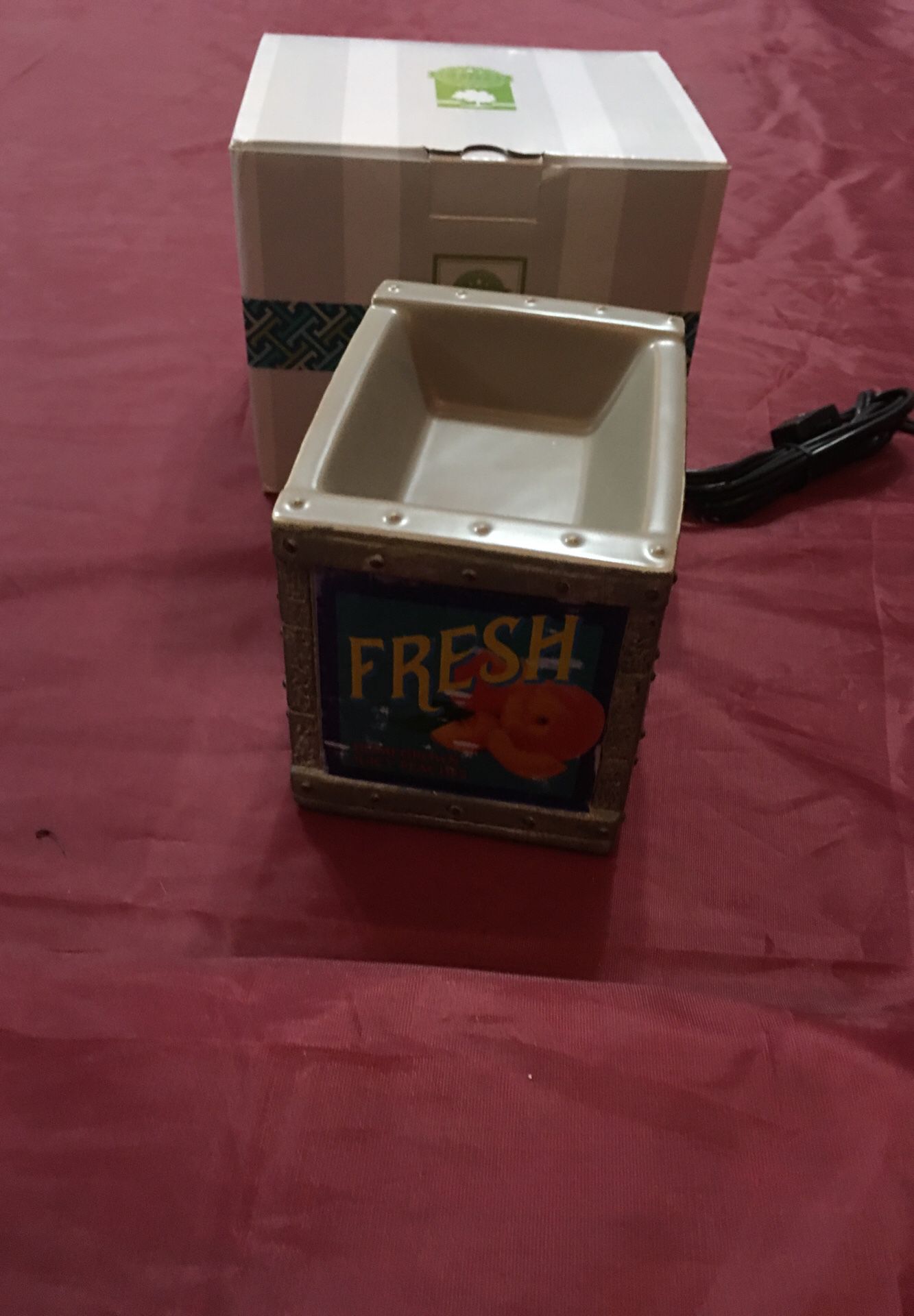 Scentsy Fruit Crate Warmer $5