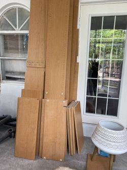 Shelf closet