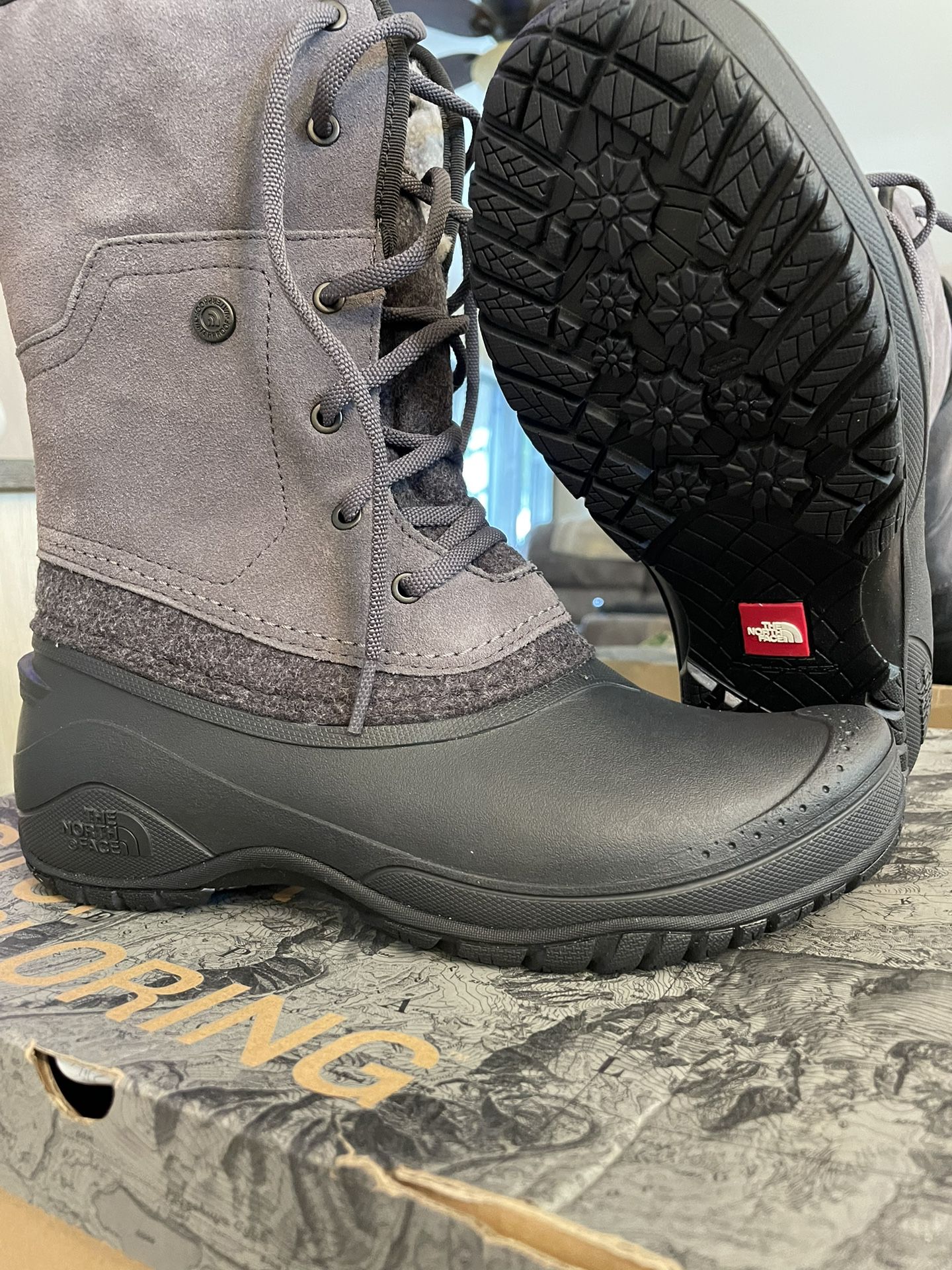 NWT North Face Women’s Roll Down Shellista Snow Boots