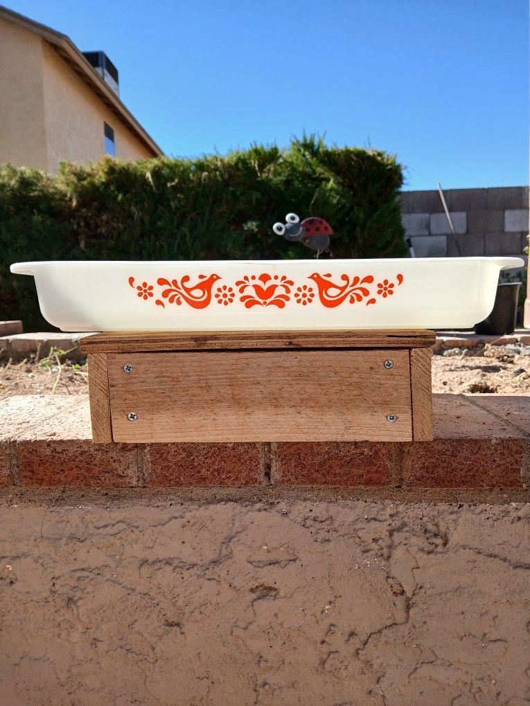 Vtg. Pyrex Friendship Lasagna Dish