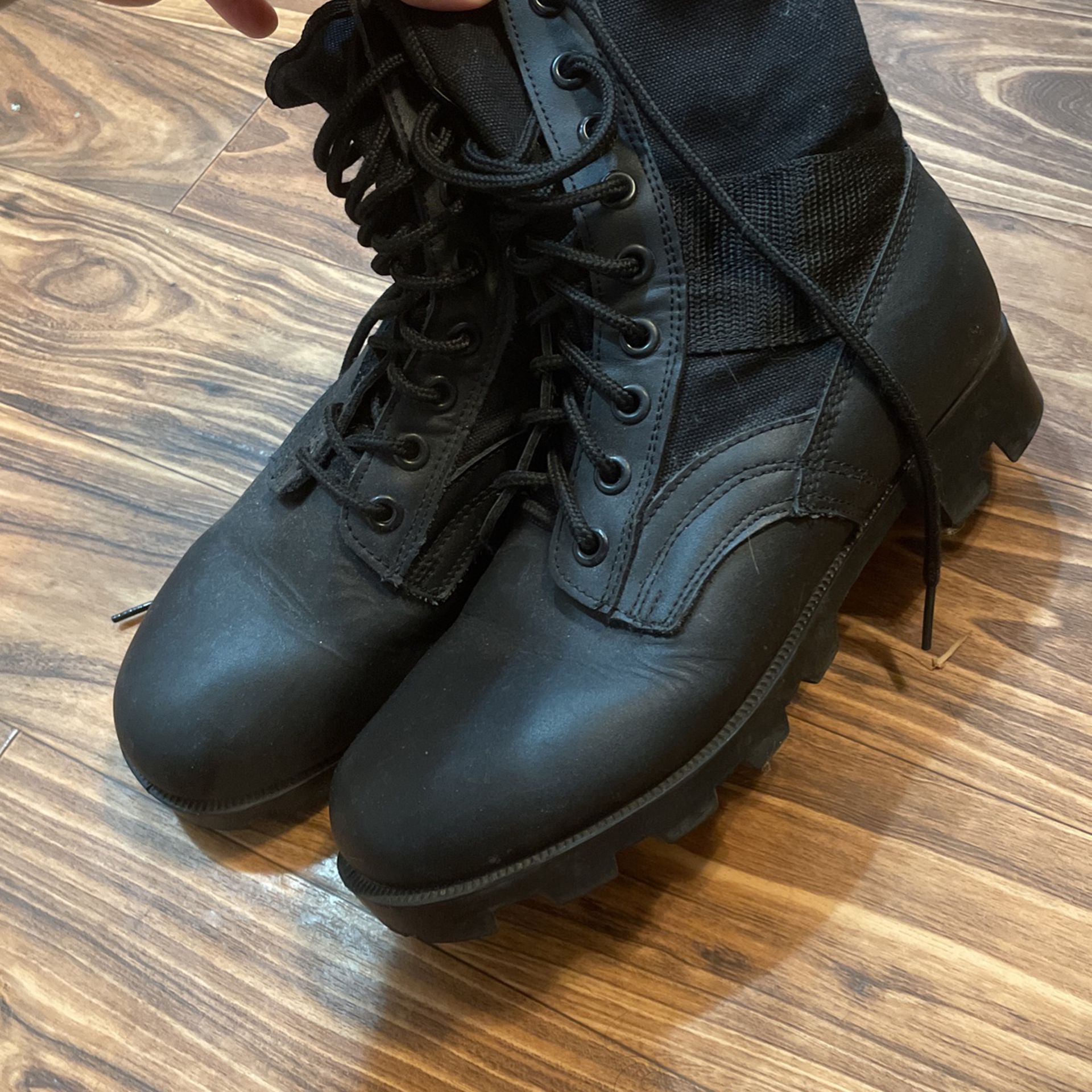 Black boots-Size 6
