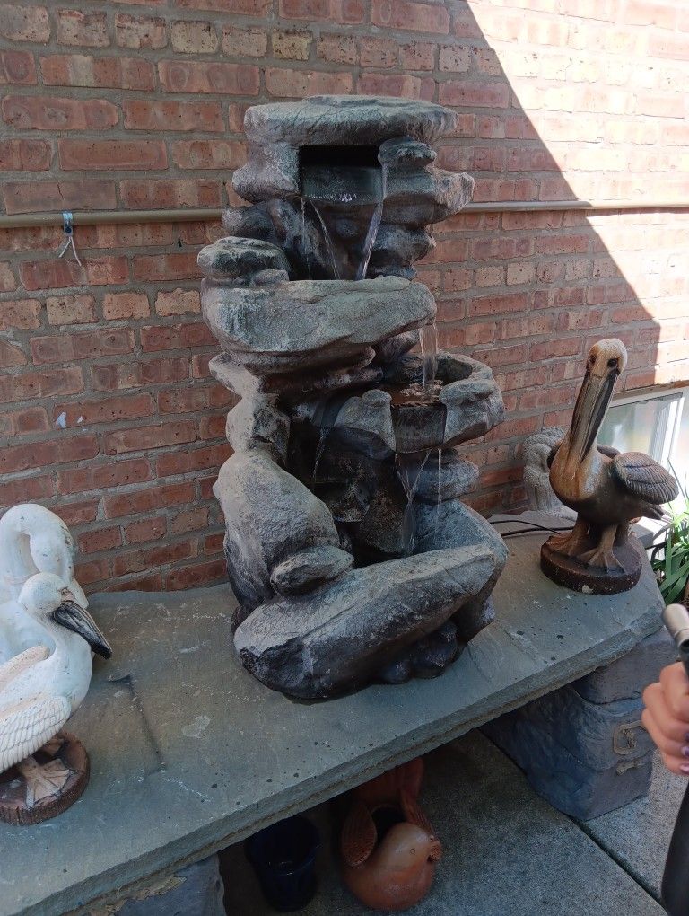 37" H Electric Fiberglass Outdoor Patio Fountain With Light
