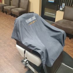 SHARED SPACE FOR BARBERS 