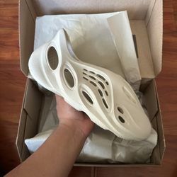 Yeezy Foam Runner SAND SIZE 8, 9, 10, 12