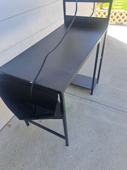 Small computer desk with court