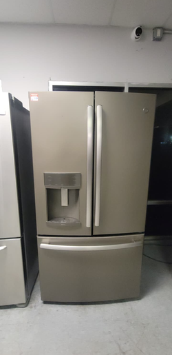 GE French Door Fridge – Slate, Water & Ice, Clean