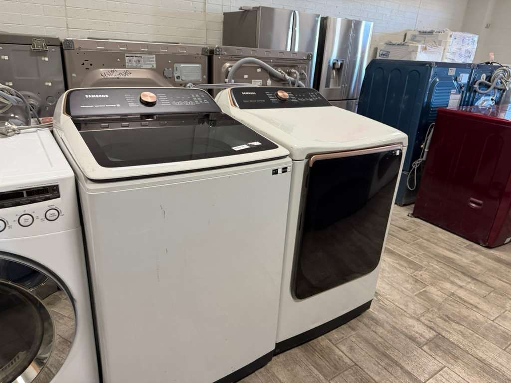 Samsung MEGA Capacity washer and dryer set electric with warranty