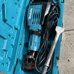 Makita 14 Amp 1-1/8 in. Hex Corded Variable Speed 35 lb. Demolition Hammer 