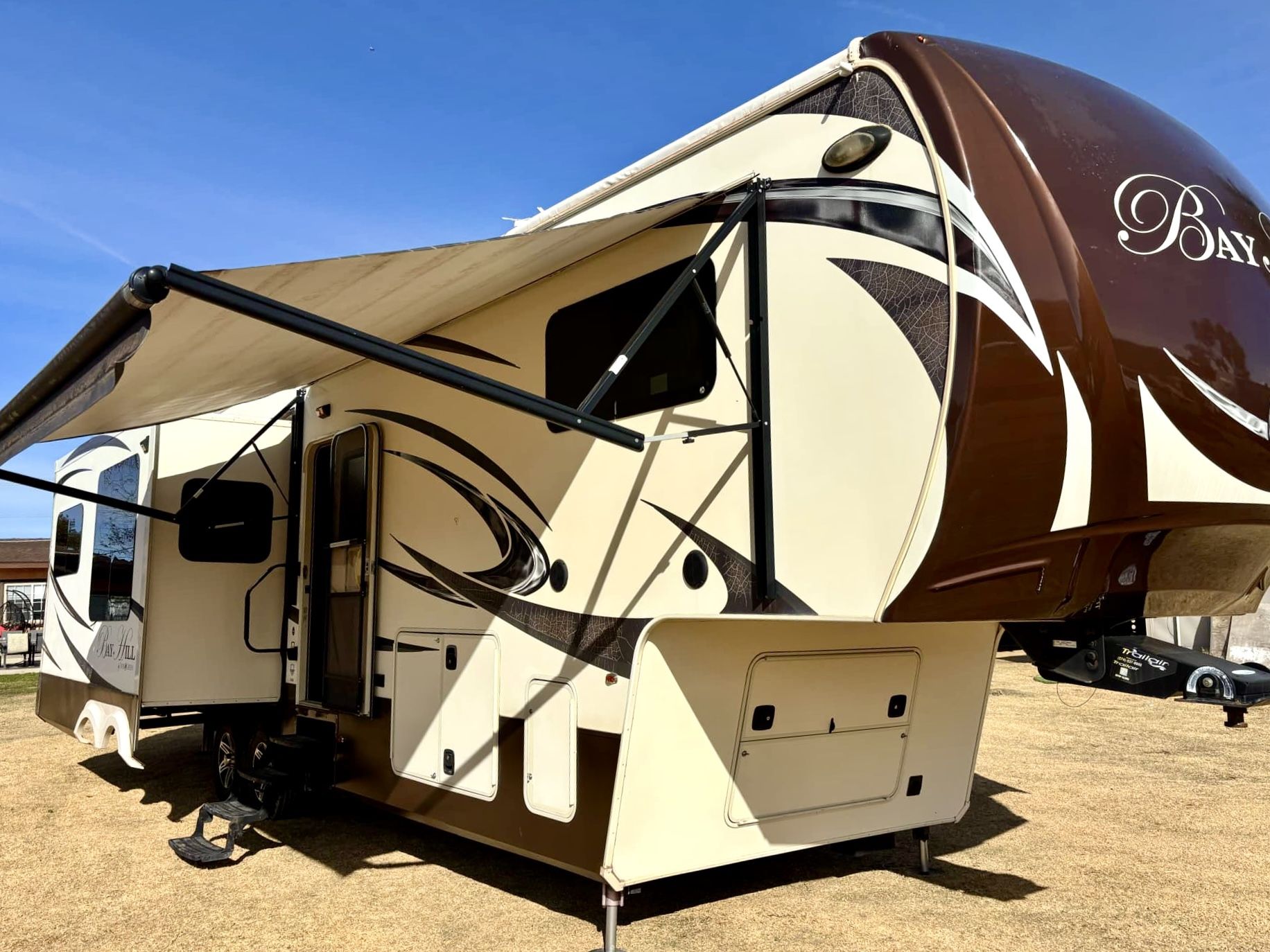 Fifthwheel Travel Trailer