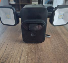 Blink outdoor camera and floodlight mount