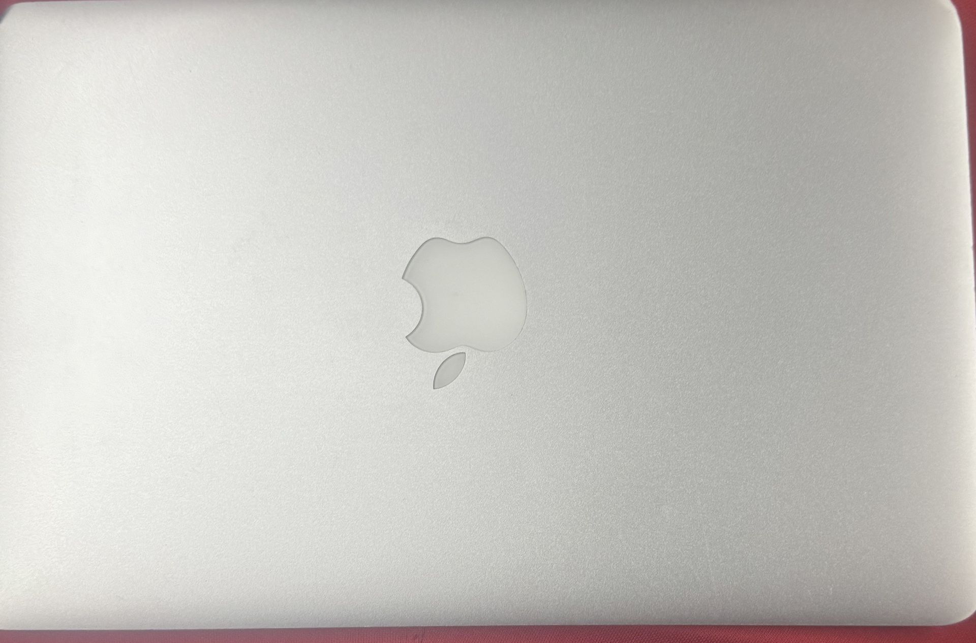 Apple MacBook Air 11” – Excellent Condition + Charger