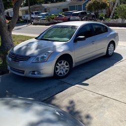 2012 Nissan Altima WILL TRADE FOR STREET BIKE
