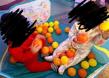 Ball pit with balls mini play set