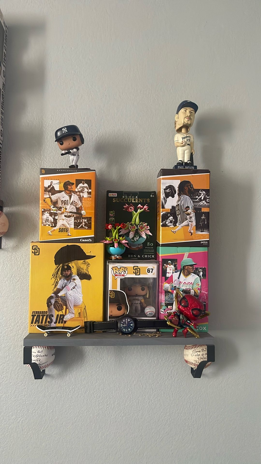  Free !Funko Pops / Bobble Heads