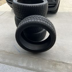 255/35 R19 Bridgestone Blizzak LM-60 