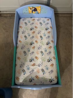 Bluey toddler bed with mattress